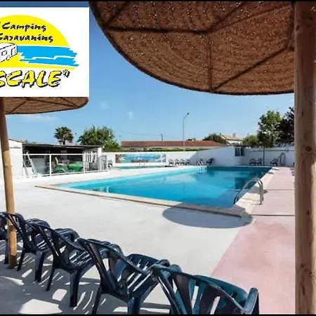 Mobil A Au L'escale Proche De Royan *