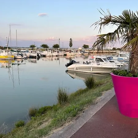 Mobil A Au L'escale Proche De Royan Campingplatz *