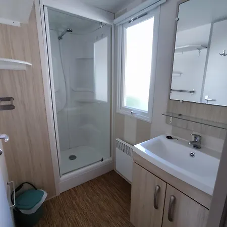 Mobil A Au L'escale Proche De Royan Campingplatz